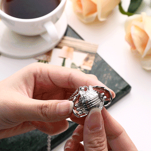 Personalized Photo Locket Necklace Expanding Pendant Necklace Multi Photo Silver - YourPhotoNecklaceau